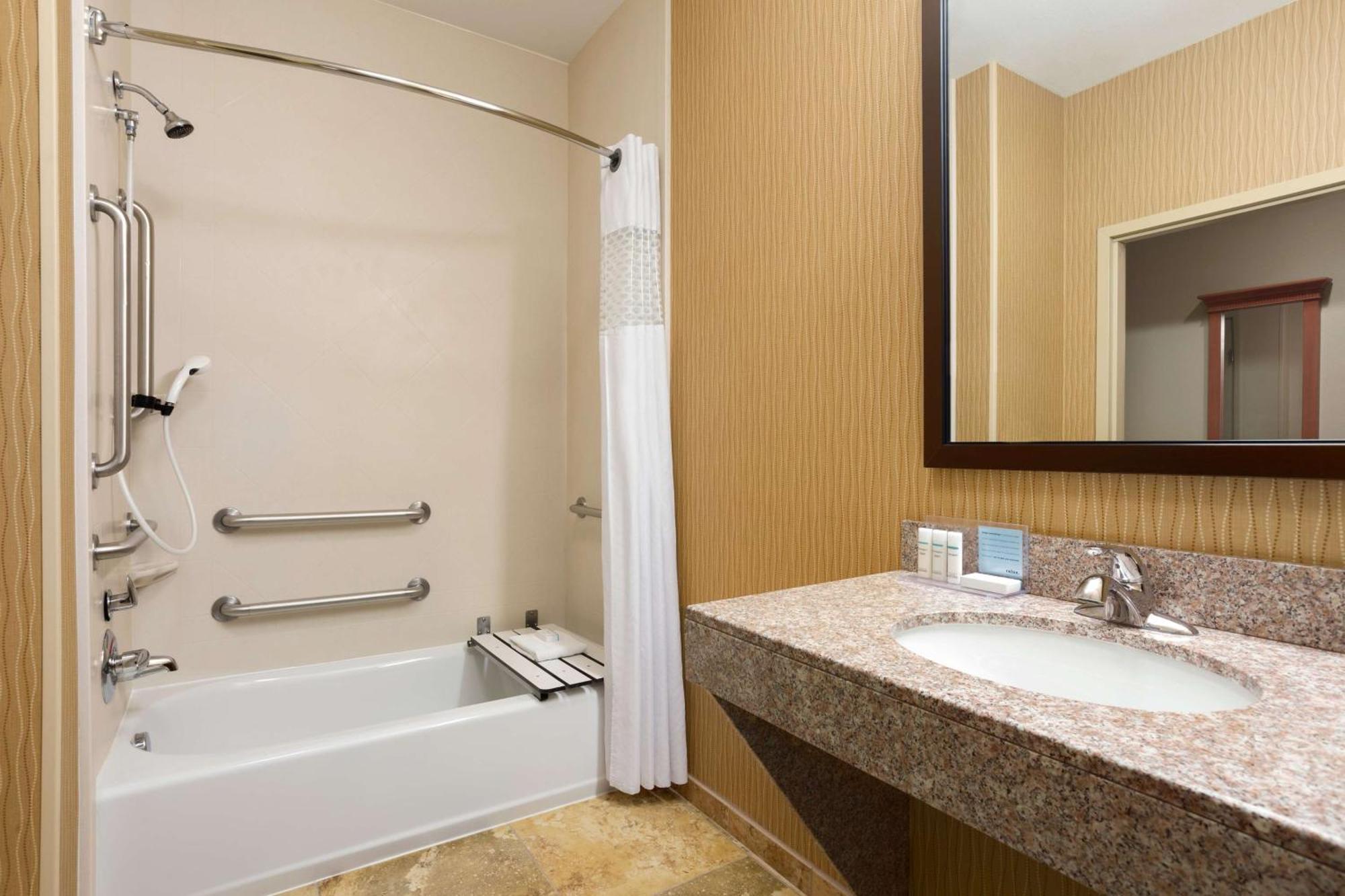 Hampton Inn Wichita-East Exterior foto